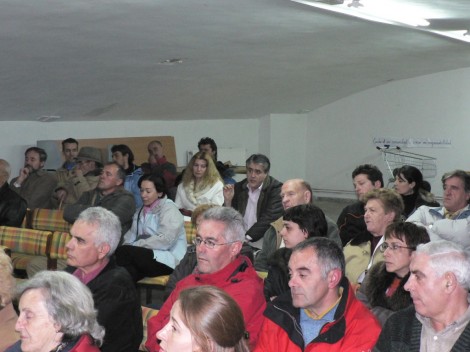 Asistentes a la asamblea convocada por la Plataforma Asistentes a la asamblea convocada por la Plataforma