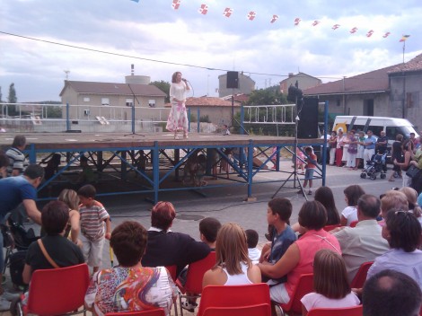 RECUERDOS. Elsa Baeza, durante el concierto celebrado ayer en Velilla.