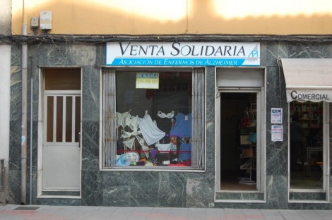 Tienda solidaria de la Asociación de Familiares de Enfermos de Alzheimer Tienda solidaria de la Asociación de Familiares de Enfermos de Alzheimer