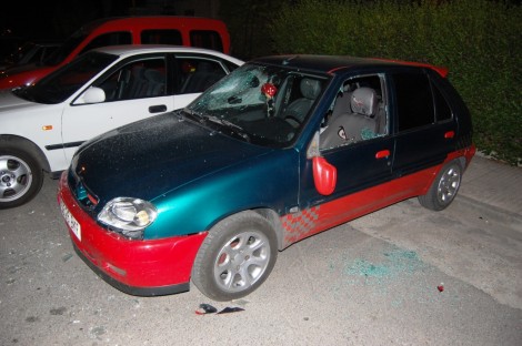 Estado en el que quedó el vehículo tras los destrozos sufridos. Estado en el que quedó el vehículo tras los destrozos sufridos.