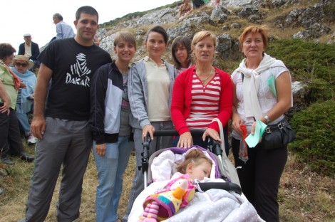 Javi Sastre , Melani Sánchez , Sonia Varona , Sandra Sastre, Belén Villacorta , Paqui Villacorta y la pequeña Carla Vallejo
