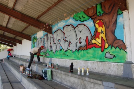 Jóvenes, en el concurso de grafitis del pasado año.
