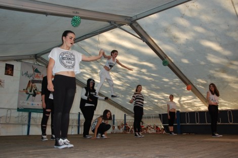 Coreografía puesta en escena por los alumnos de funky de la Escuela de Danza de Guardo.