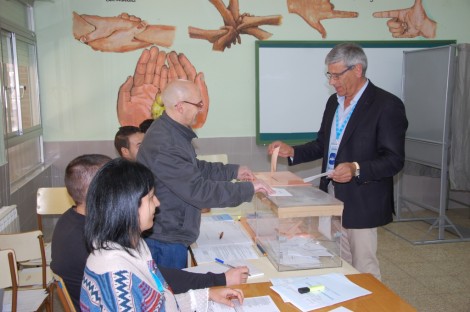 Juan Jesús Blanco vota ayer en Guardo.