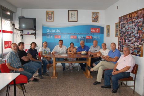 Representantes del PSOE, sindicatos y autoescuelas, en Guardo.
